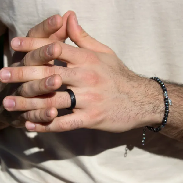 Anillo Carbono Negro con 1*Eguzkilore Outlet