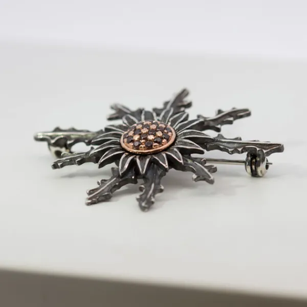Broche Plata con Circonitas Verdes 38mm*Eguzkilore Sale