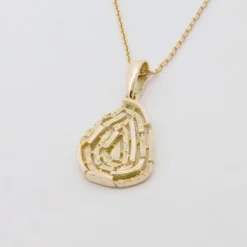 Colgante Almendra Vitoria Oro 18kt.*Eguzkilore Best