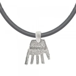 Colgante Mano de Irulegi Plata 20mm y Caucho*Eguzkilore New