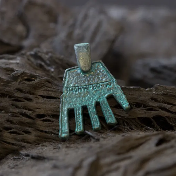 Colgante Mano de Irulegi Verde 20mm y Caucho*Eguzkilore Sale